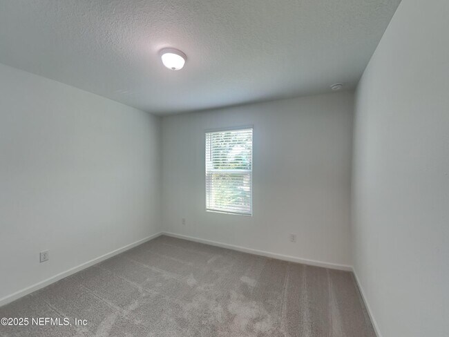 Building Photo - 626 Holly Lks Dr
