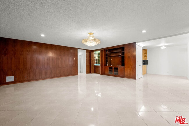 Building Photo - 8704 Gregory Wy