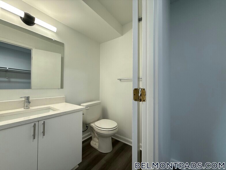 Building Photo - 49 Hill Rd