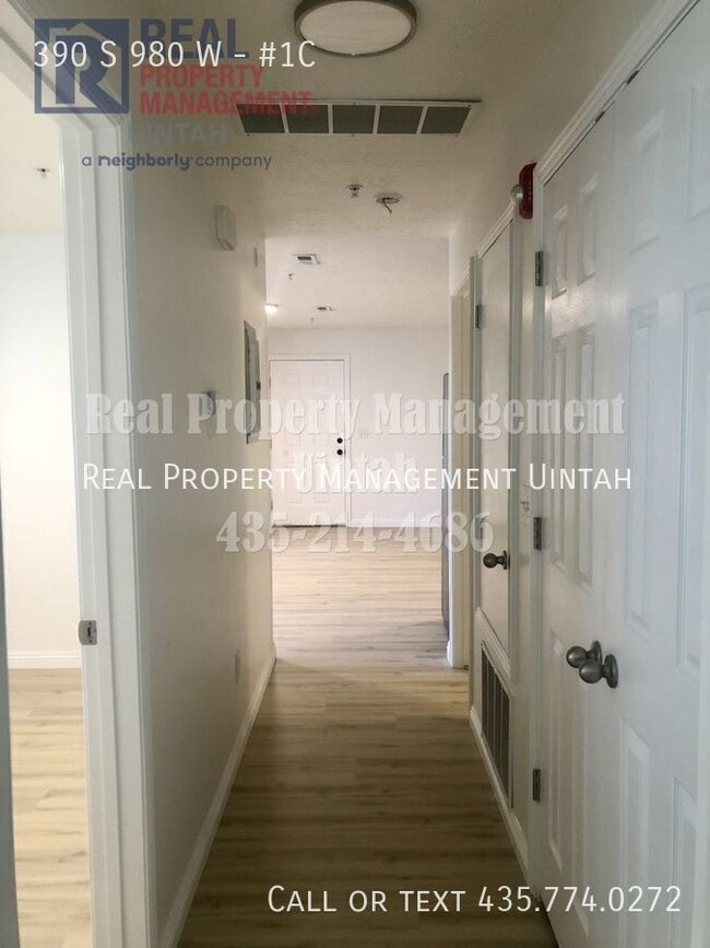 Building Photo - 390 980