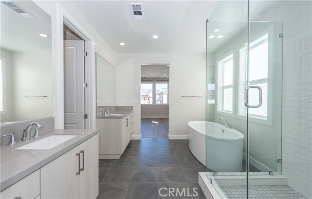 Building Photo - 180 Longden