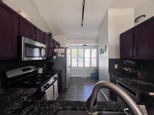 Building Photo - Spacious 3 bedroom Condo In Comstock Park