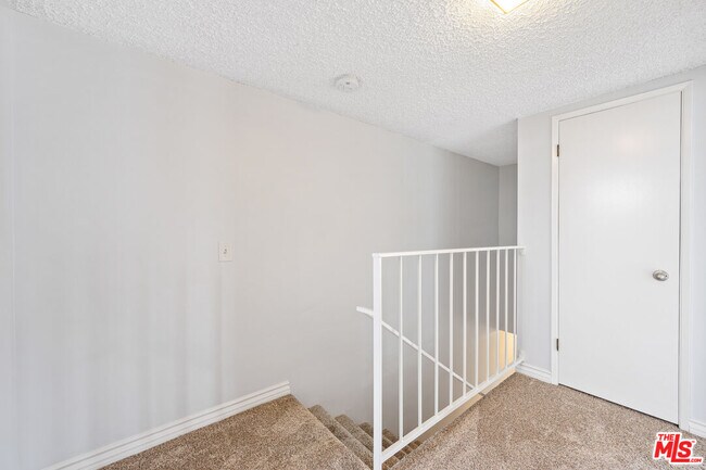 Building Photo - 1425 Centinela Ave