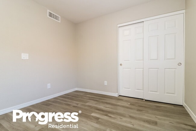 Building Photo - 10806 W Sands Dr