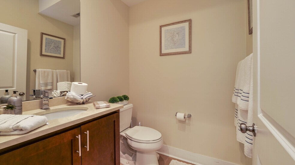 Building Photo - 210 N Madison Ave