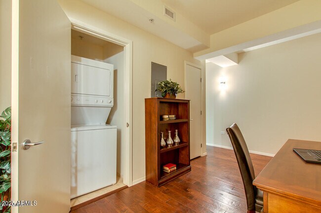 Building Photo - 7161 E Rancho Vista Dr