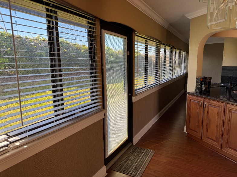 Building Photo - 2815 Countrybrook Dr