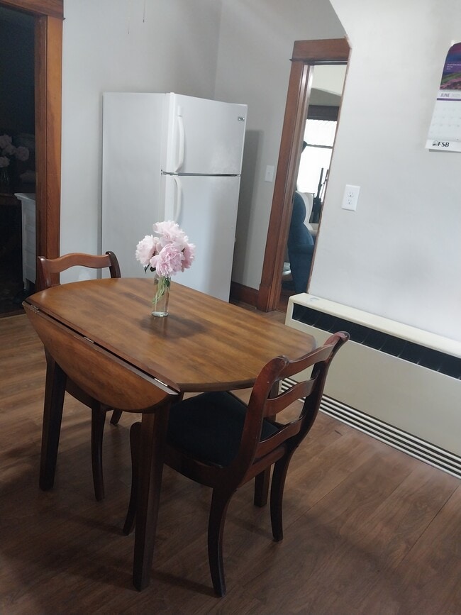 Building Photo - 305 W Wenberg St