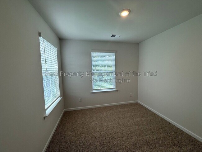 Building Photo - 1106 Broholmer Ln