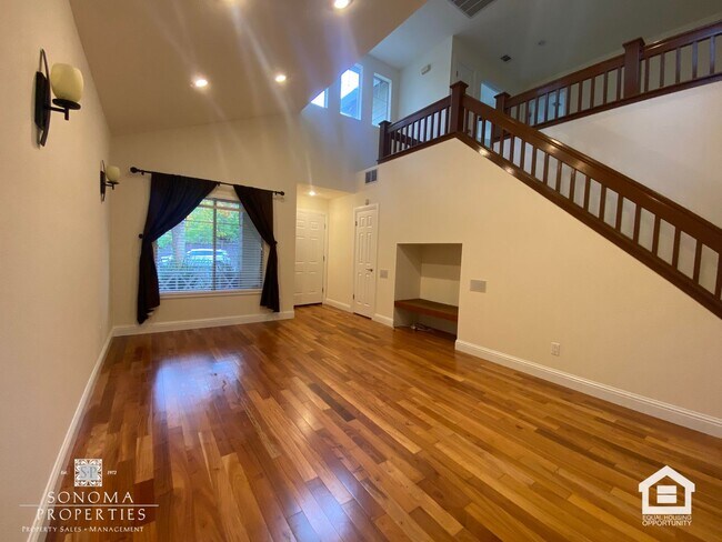 Building Photo - Lovely Updated 3BD/2.5BA Home Located In Fryer Creek!