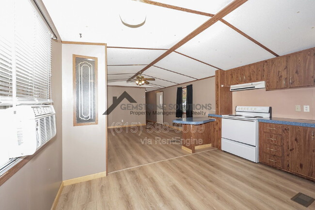 Building Photo - 5576 Hargrove Rd