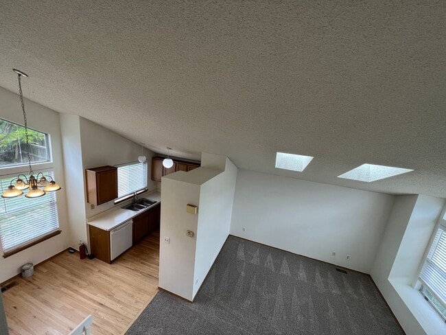 Building Photo - Don't miss the opportunity to call this in...