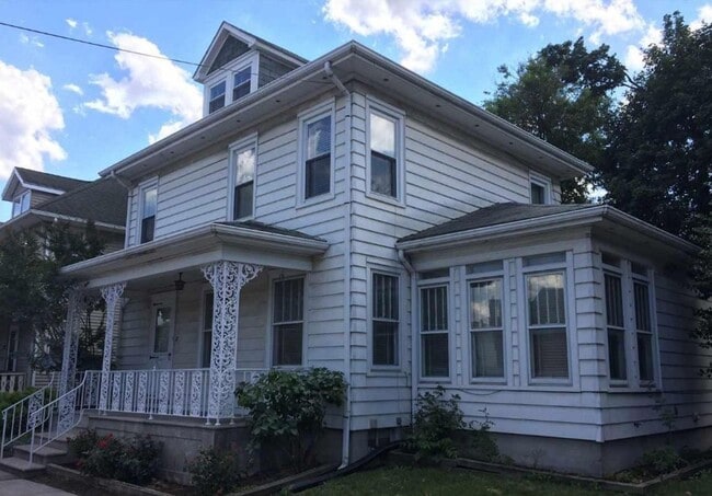Primary Photo - 4 Bedroom, 2 Bath Home in York, Pa!