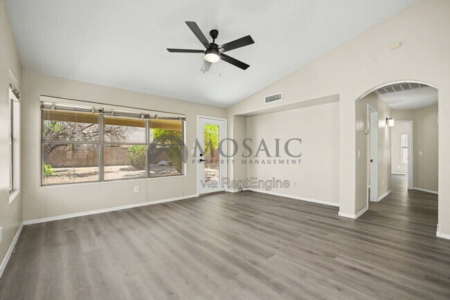 Building Photo - 2033 E Willow Wick Rd