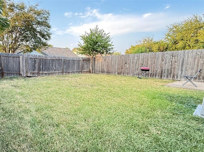 Building Photo - 2024 Redwing Way