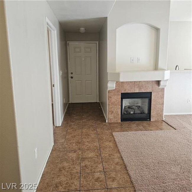 Building Photo - Cozy 2 bedroom 2 bath ground level condo n...