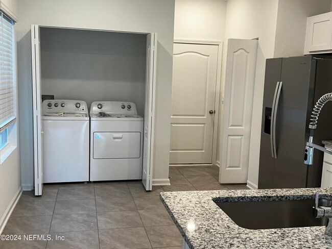 Building Photo - 35 Tidal Bch Ave