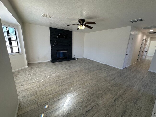 Building Photo - Spacious is The Word!