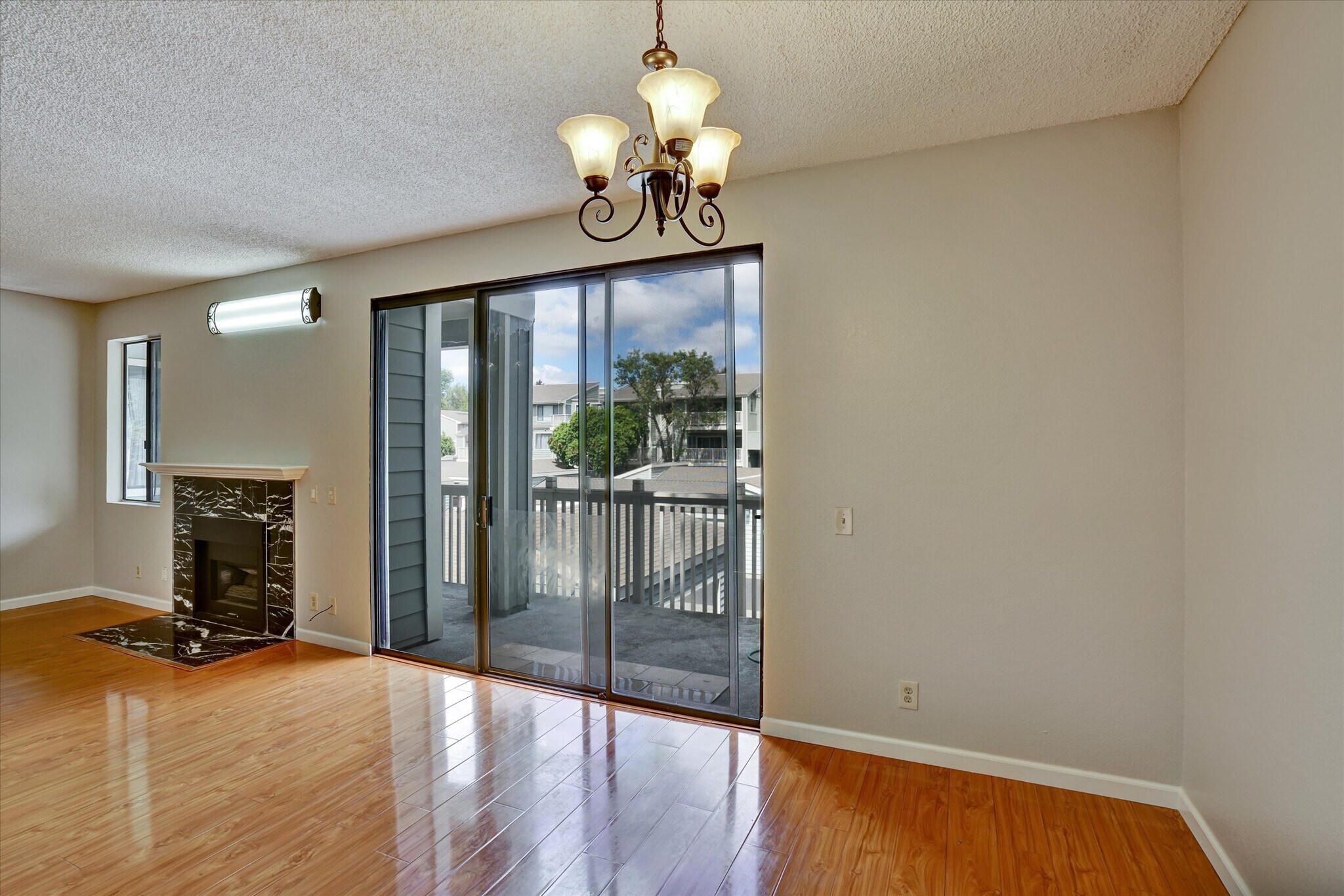 Building Photo - 3402 Pinewood Terrace