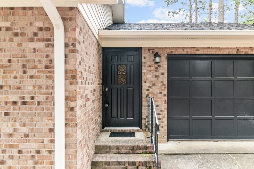 Building Photo - 1635 Longleaf Dr E