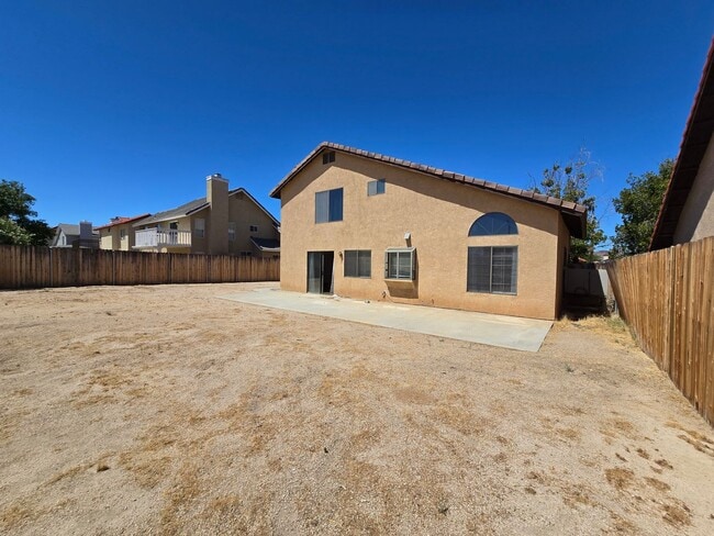 Building Photo - 39354 Longhorn Ct