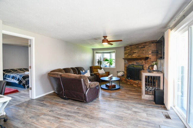 Building Photo - 981 Hillcrest Heights