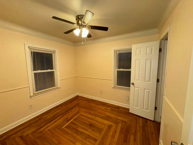 Building Photo - 2363 E Maple Rd