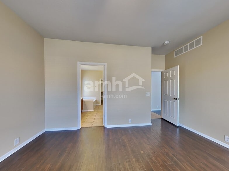 Building Photo - 2844 S Serrano