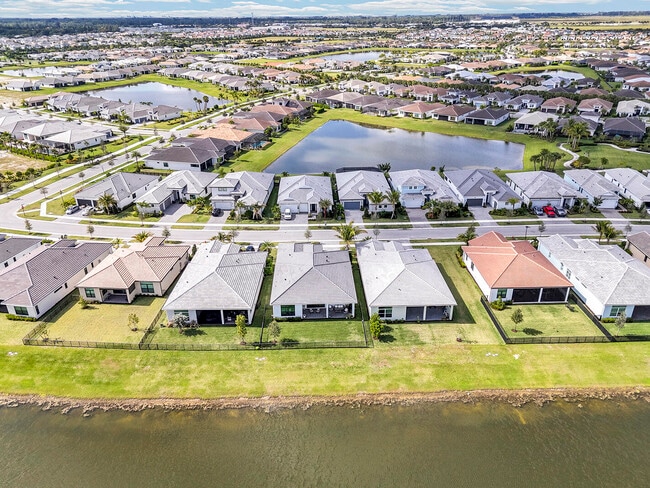 Building Photo - 5320 St Armands Way