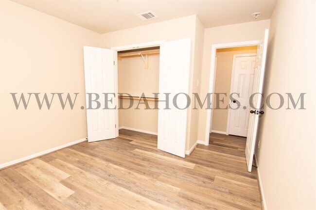 Building Photo - 9134 St Laurent Ln