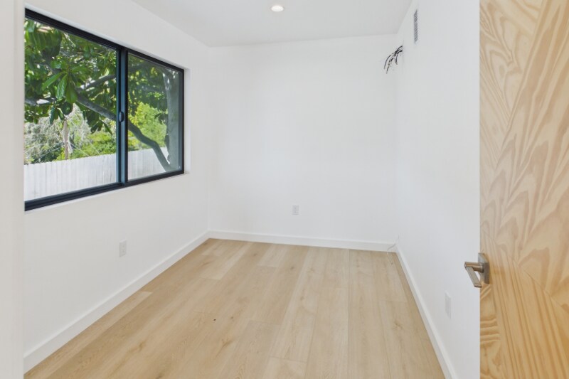 Building Photo - 2282 Whitney Ave