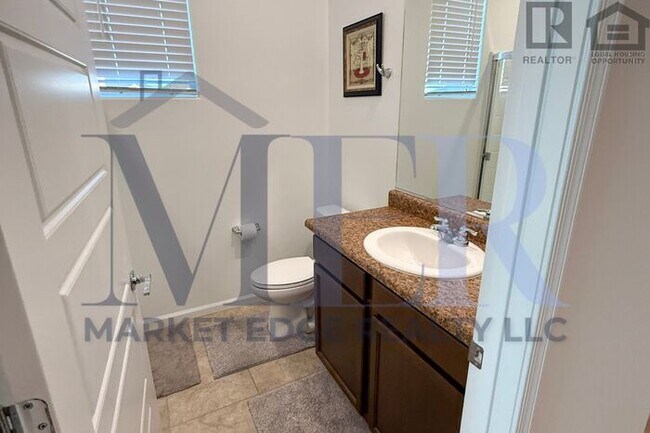 Building Photo - 4Bed/4Bath w/2 Car Gar-Tucson! $199 MOVE-I...