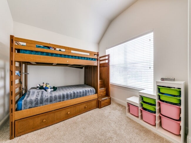 Building Photo - This home is a must see!!