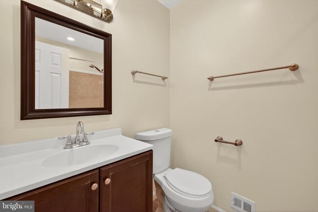 Building Photo - 9250 Three Oaks Dr