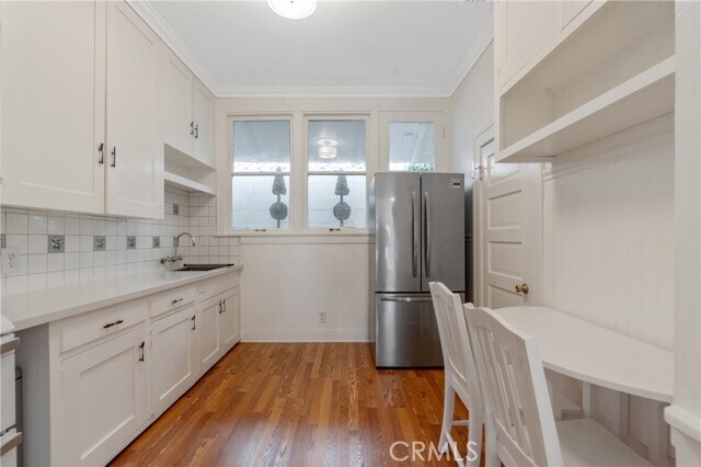 Building Photo - 1325 E Altadena Dr