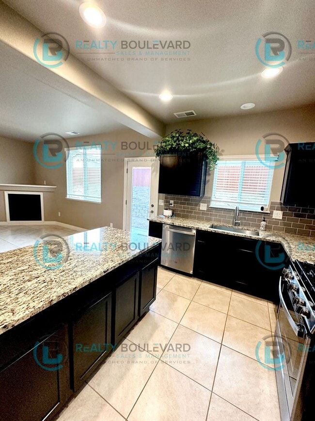 Building Photo - Beautiful 3 Bedroom located in Cold Springs!
