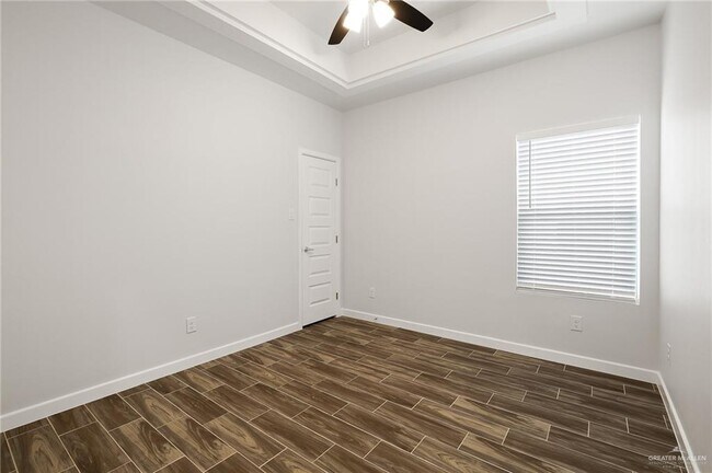 Building Photo - 30 Violet Ave W