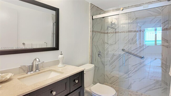 Building Photo - 5601 Collins Ave
