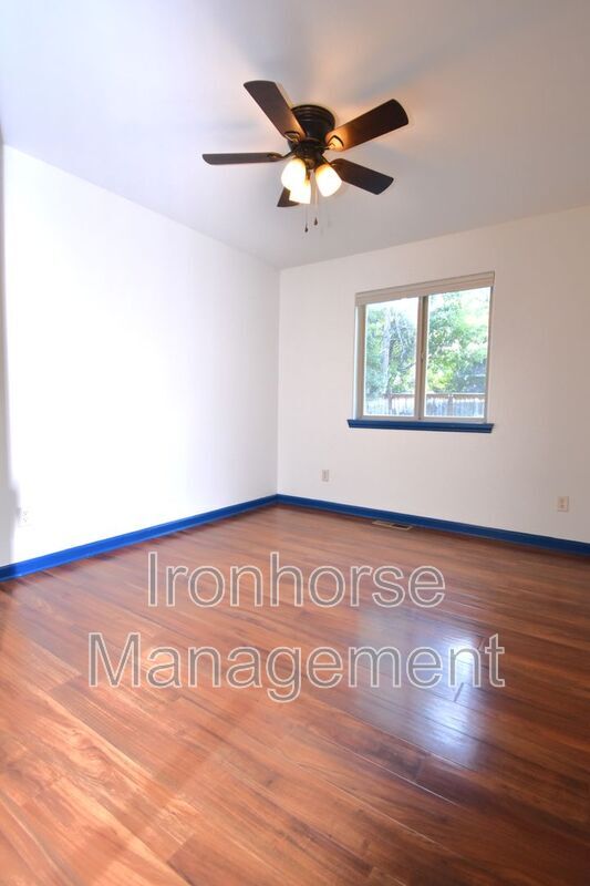 Building Photo - 502 Sanders Ave