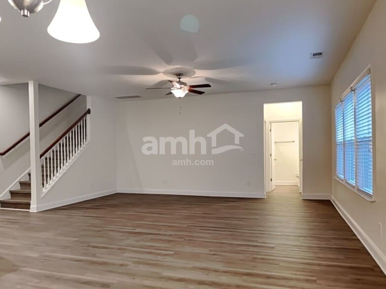 Building Photo - 317 Golf Rd