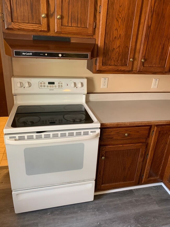 Building Photo - Three Bedroom One and a Half Bath Ranch Home in Delhi