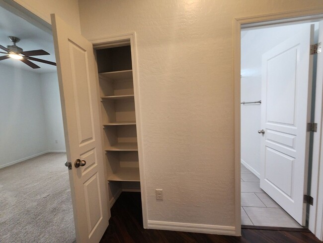 Building Photo - Lovely Single Story Home in Mountains Edge