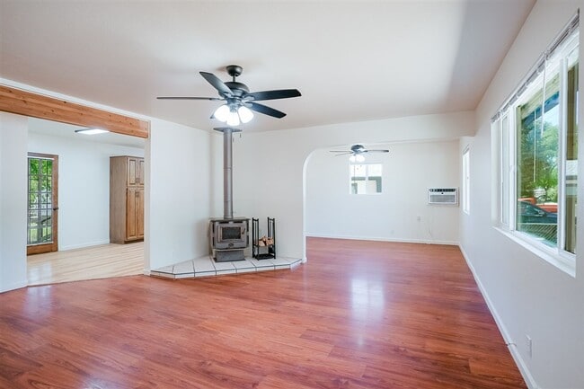 Building Photo - Huge Backyard Close to Downtown Prescott!