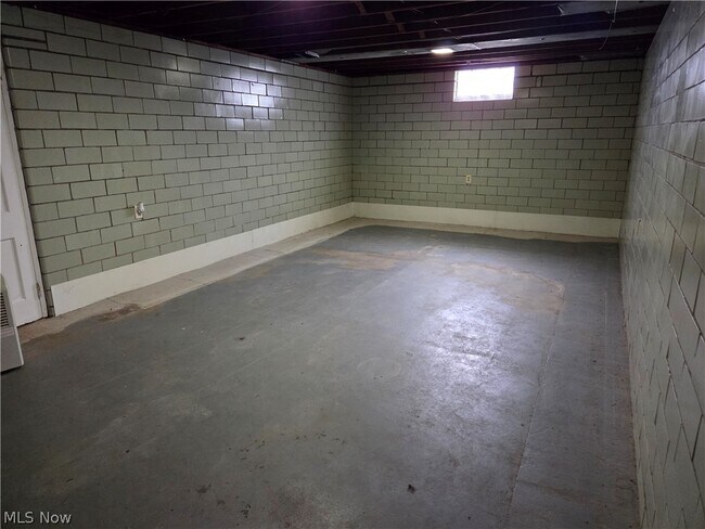 Building Photo - 3976 Faircrest St SW