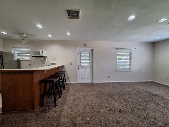 Building Photo - Stylish 4-Bedroom Belle Isle Retreat with ...
