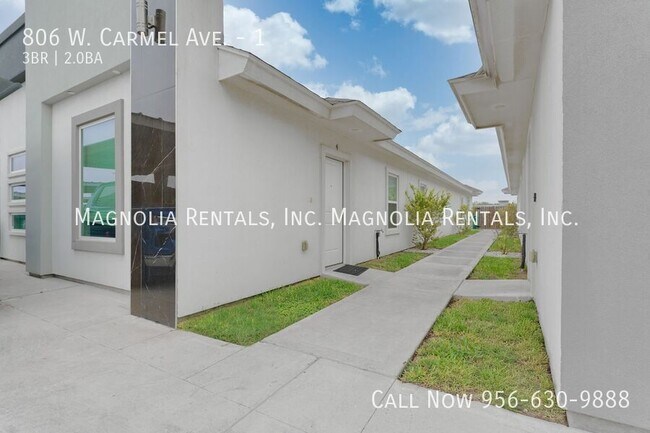 Building Photo - 806 W Carmel Ave
