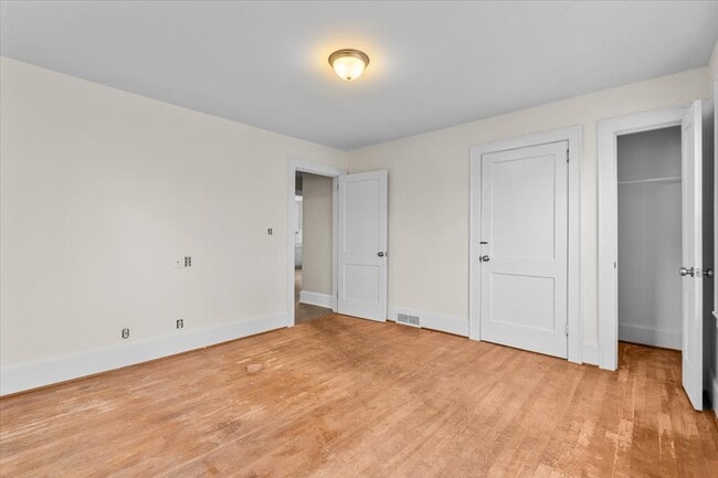 Building Photo - 807 Shamrock Rd