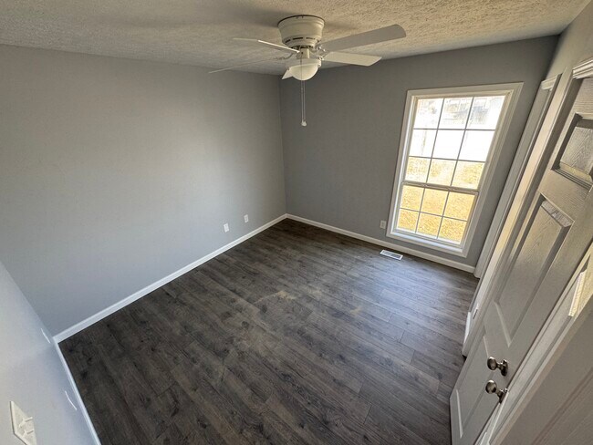 Building Photo - 1211 Redbud St