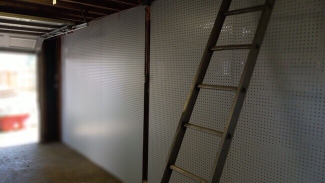 Building Photo - 6666 Hudson Ave