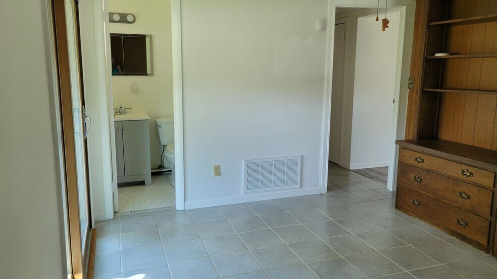Building Photo - 801 Lemaster Ave